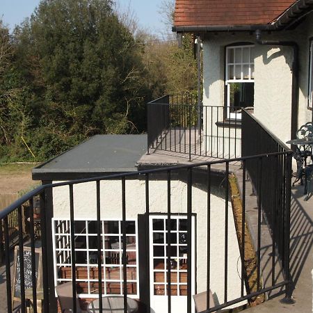 The Weir Hotel Walton-on-Thames Ngoại thất bức ảnh