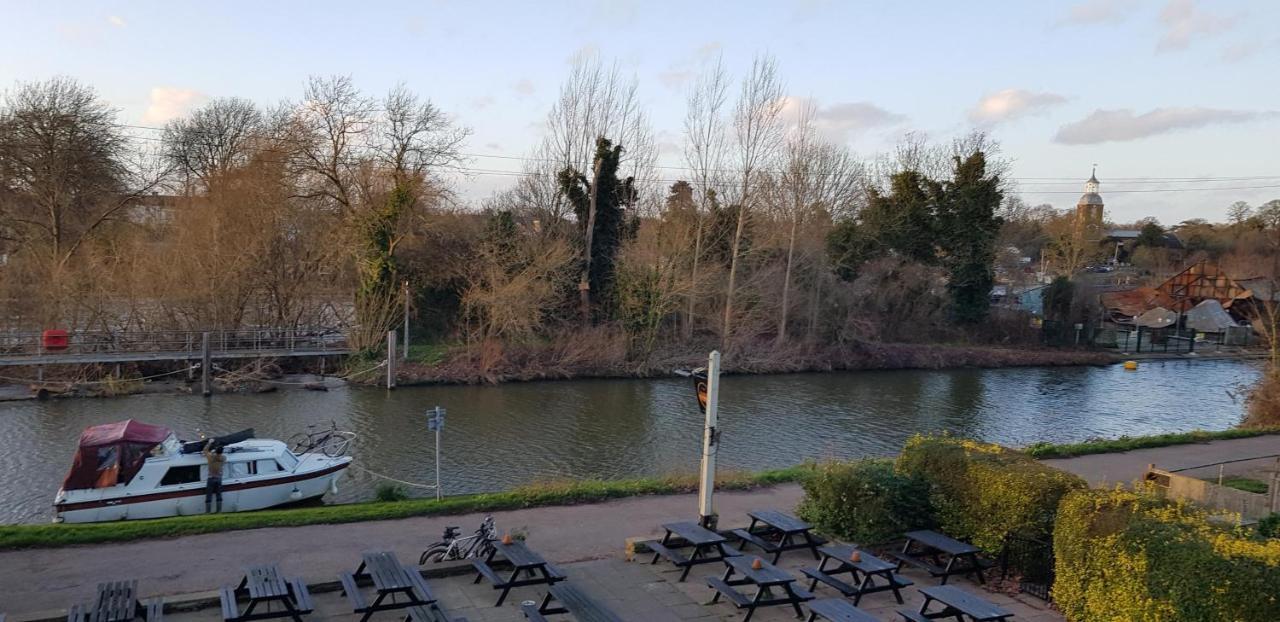 The Weir Hotel Walton-on-Thames Ngoại thất bức ảnh