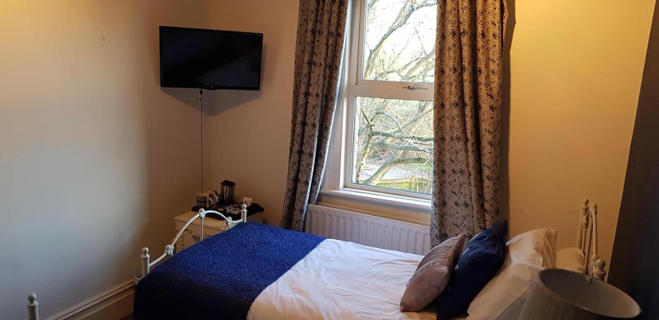 The Weir Hotel Walton-on-Thames Ngoại thất bức ảnh